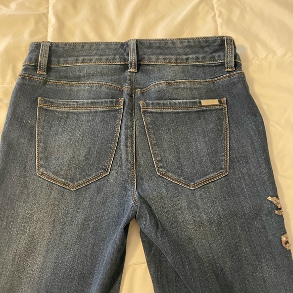 Embroidered on leg w gold and bronze  flower detailing - Picture 2 of 3